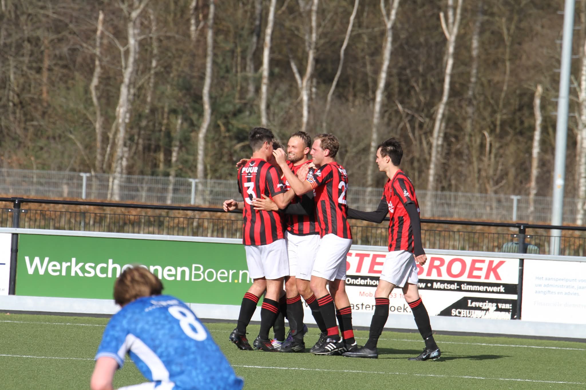 Stroe dankzij geweldige tweede helft op kampioenskoers