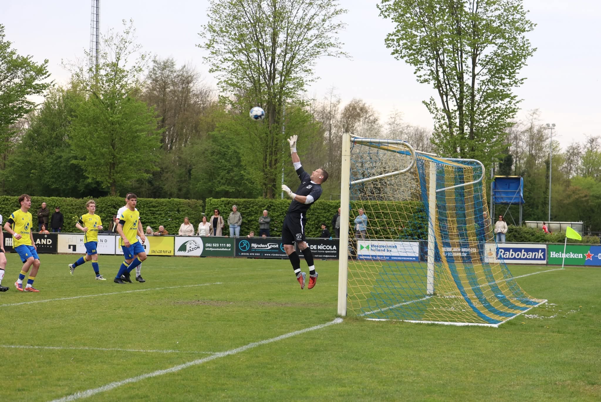 VV Barneveld en Stroe verliezen twee punten in boeiende derby.